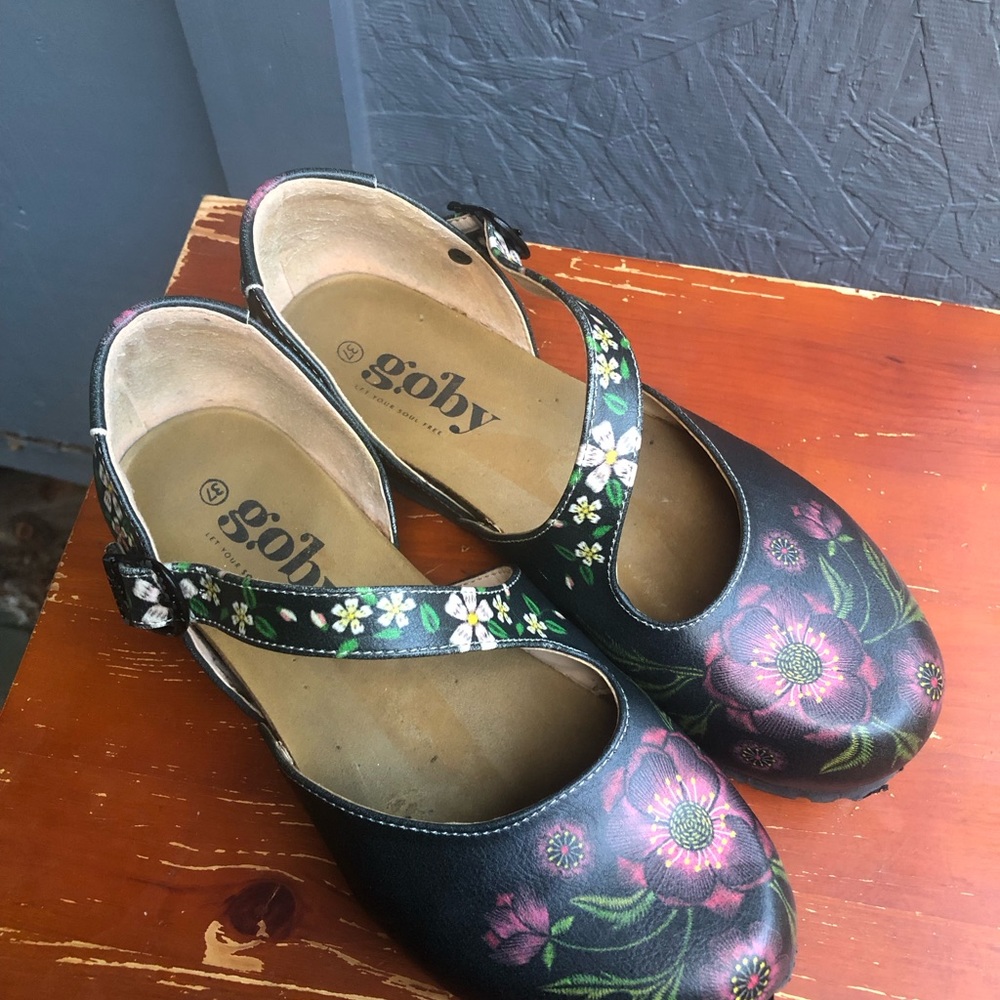 Women shoes…. Size 7